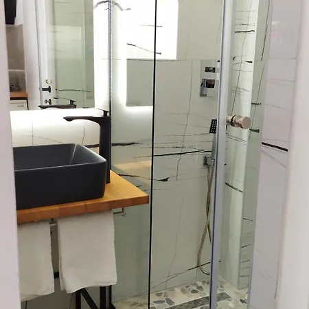 Beautiful Modern In Bllok Apartman Tirana