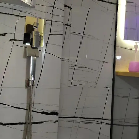 Beautiful Modern In Bllok Apartament