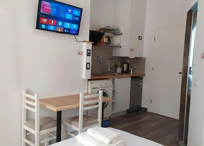 Beautiful Modern In Bllok * Tirana